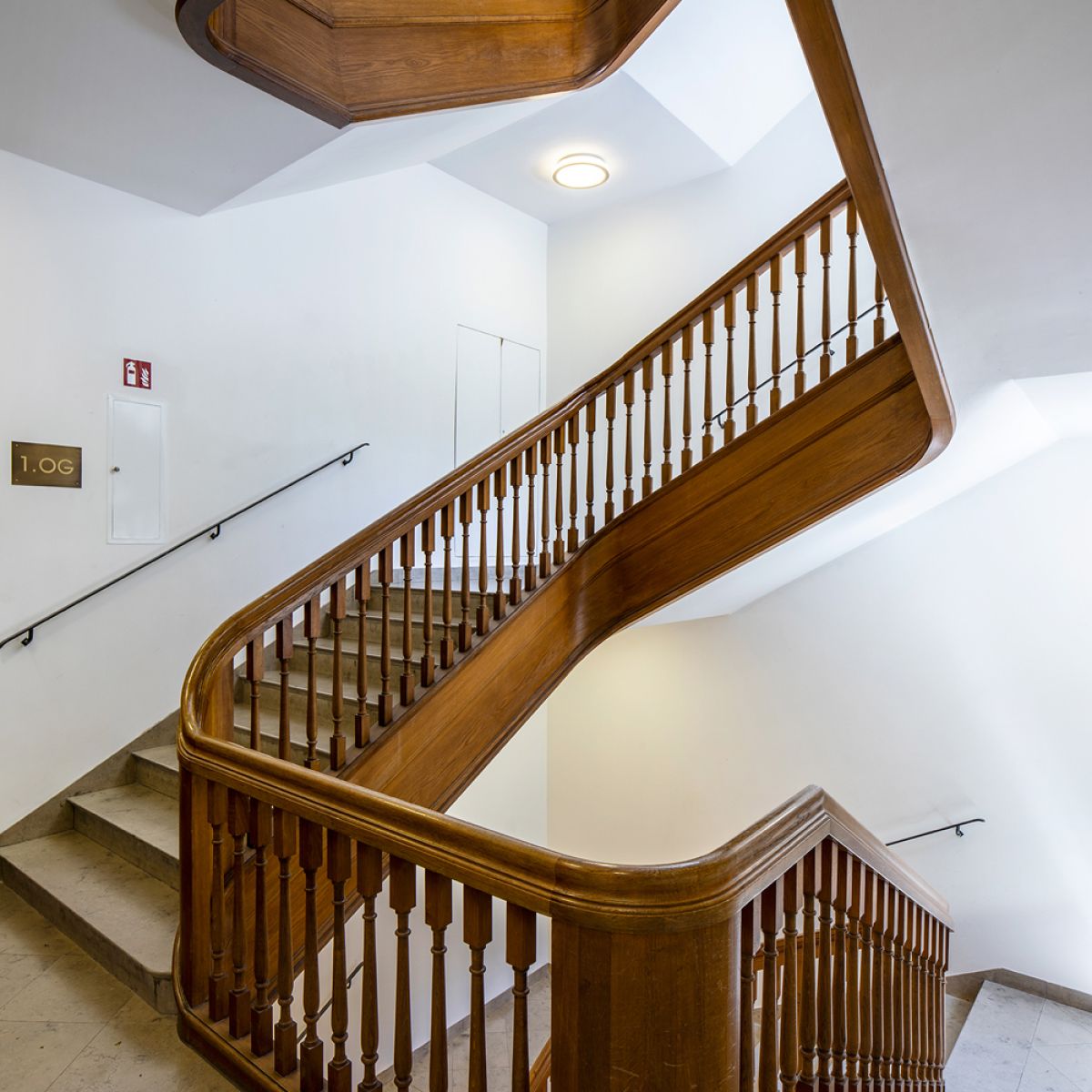 Startseite_Statisch Quadrat Investment Treppe